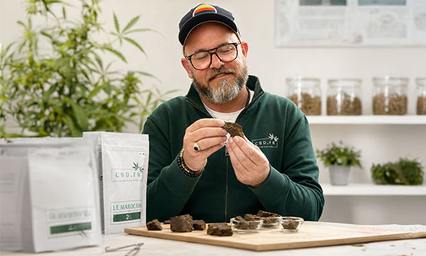Julien, fondateur de CBD.fr, sélectionne les meilleures résines de CBD